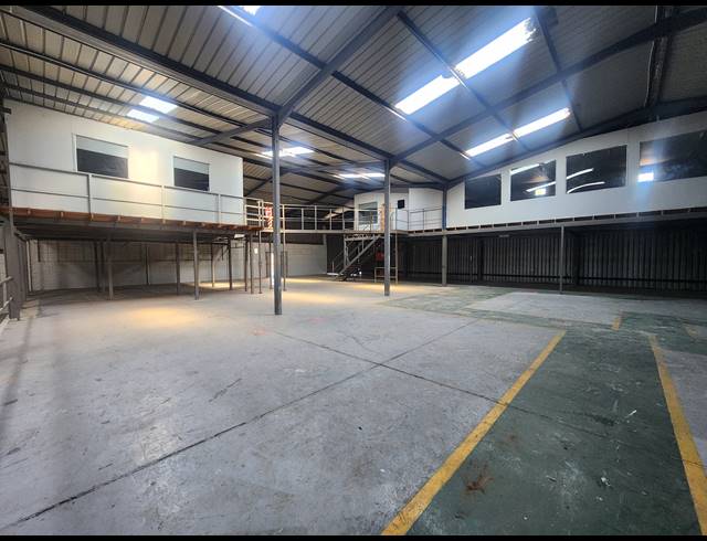 1,800M² WAREHOUSE TO LET IN WADEVILLE